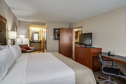 Crowne Plaza Ft. Myers Gulf Coast, an IHG Hotel , FL 33913 near Southwest Florida International Airport View Point 34